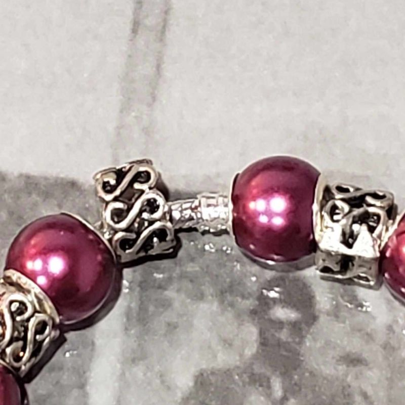 (P-009) Bracelet avec billes et breloques