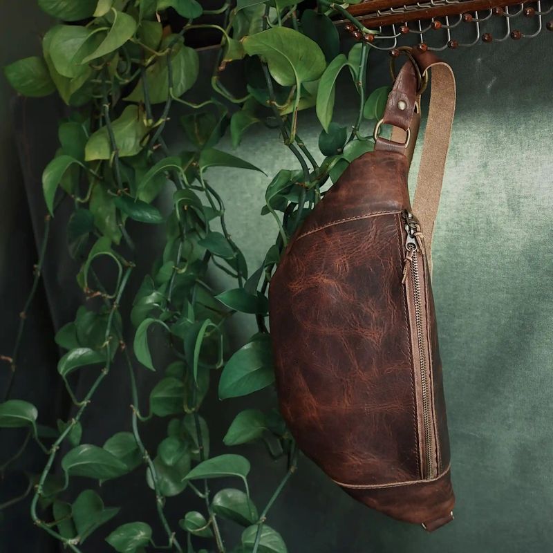 Sac banane en cuir Verdun – Édition marron foncé