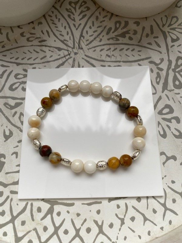Bracelet de perles ivoires et d'agate du Mexique