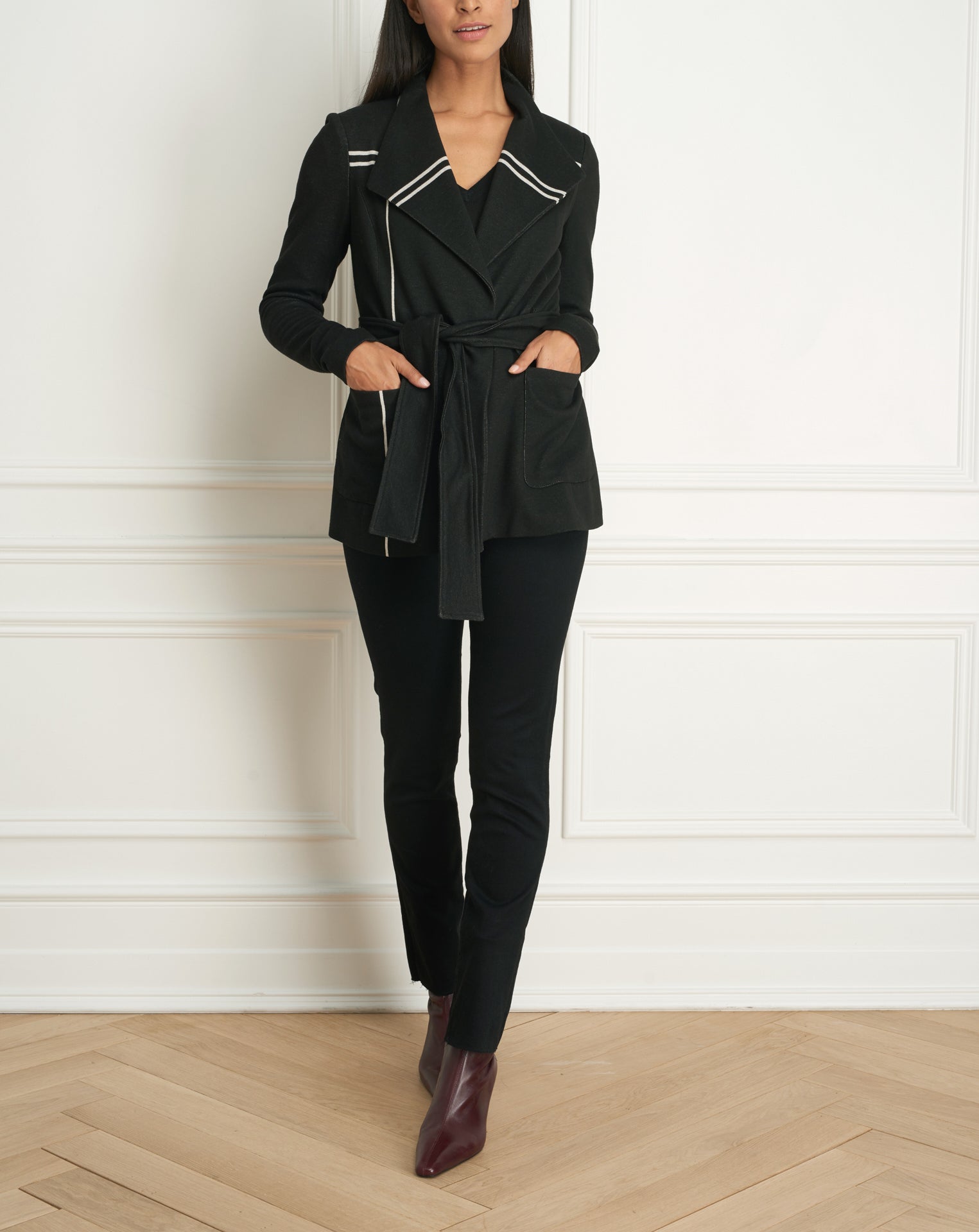Veston noir avec ceinture