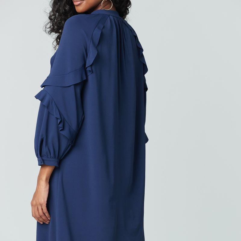 Robe courte avec détail volant