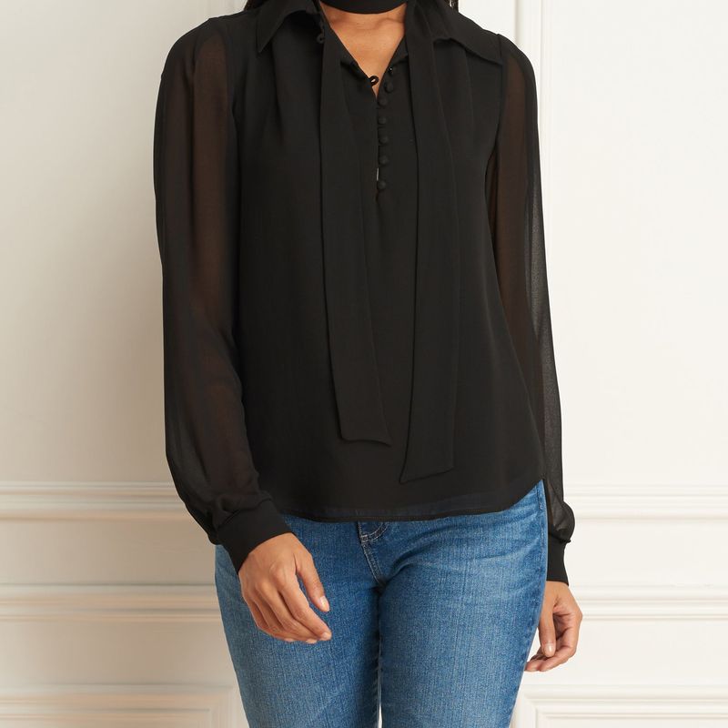 Blouse Chiffon Avec Boutons Et Foulard