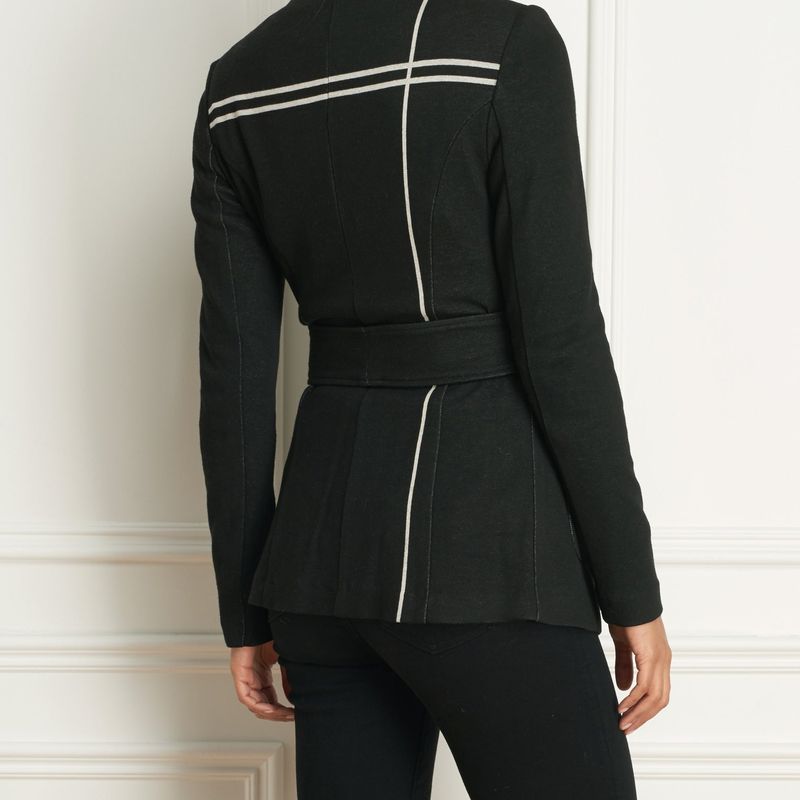 Veston noir avec ceinture