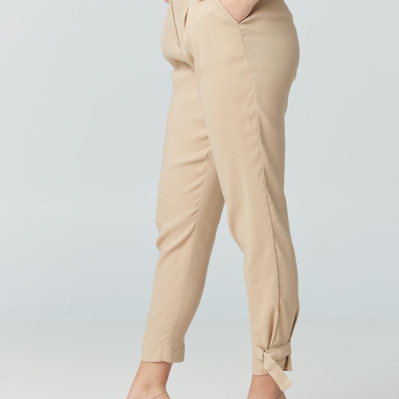 Pantalon fuseau à plis