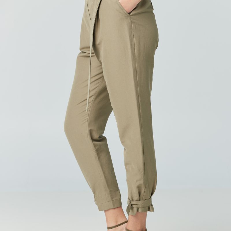 Pantalon avec boucle à l'ourlet