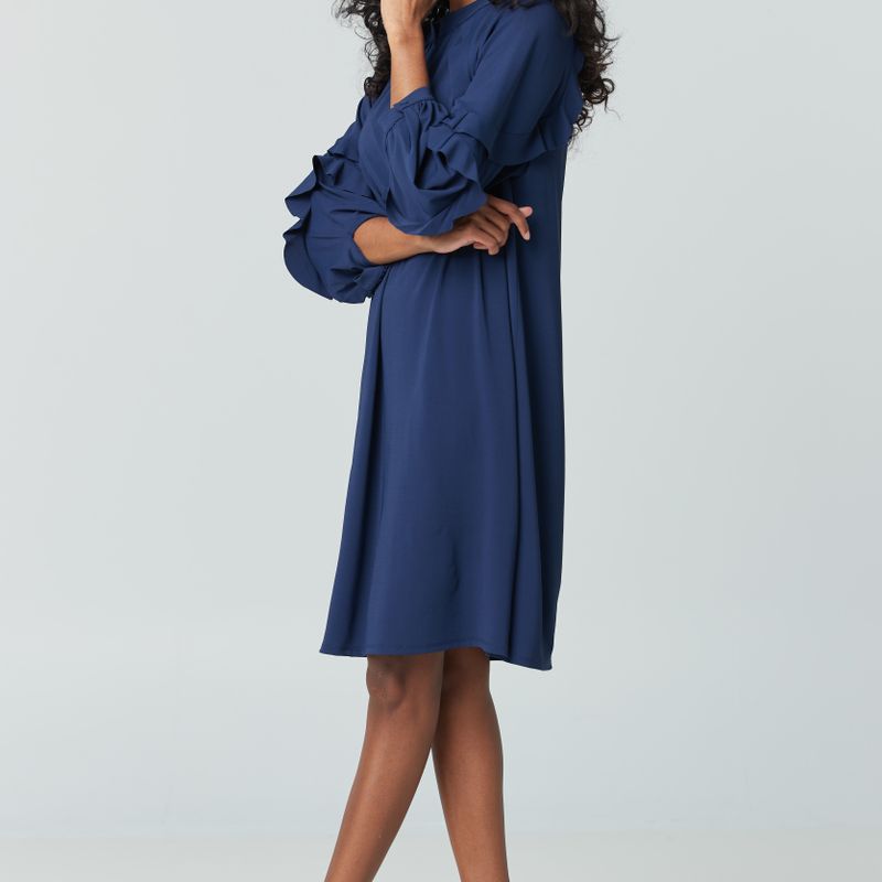 Robe courte avec détail volant
