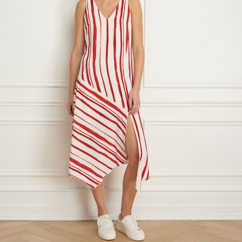 Criss-cross sleeveless border cut hem