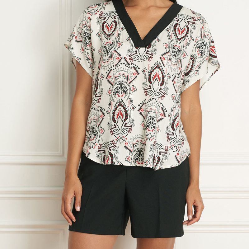Sleveless t-shirt with v-neck