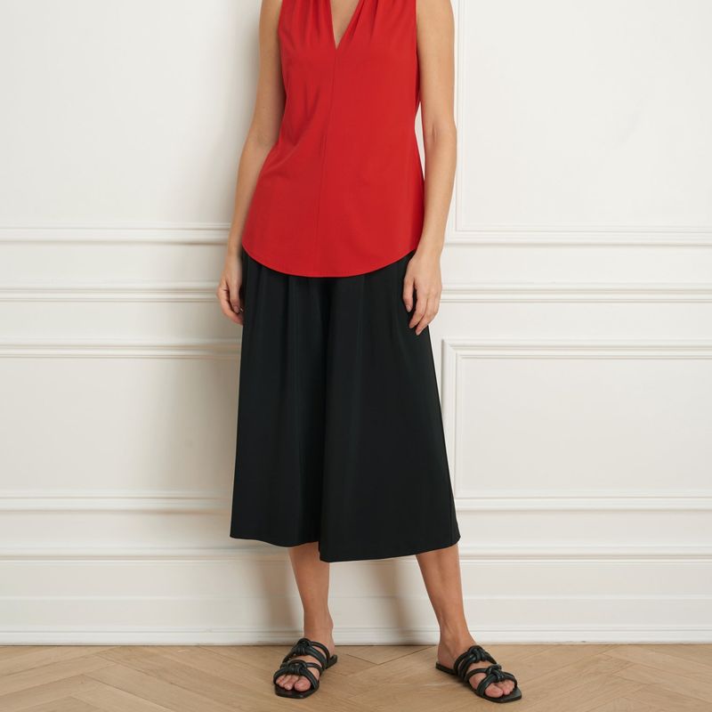Matte jersey sleeveless pleated v-neck top