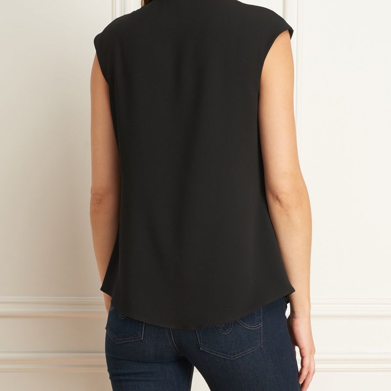 Blouse Sans Manche Avec Foulard Noué