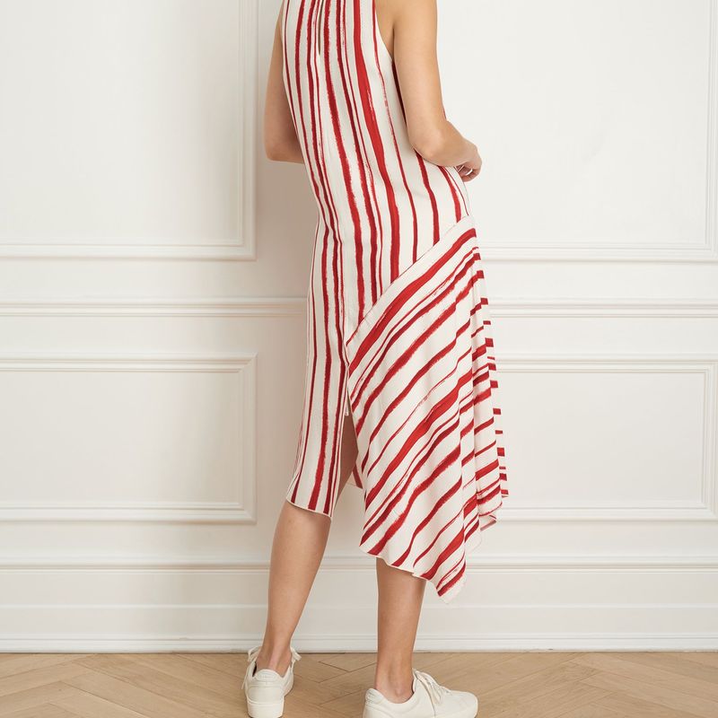 Criss-cross sleeveless border cut hem