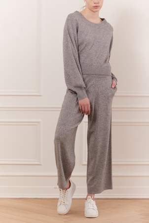 Crew neck boxy sweater with high &  low hem