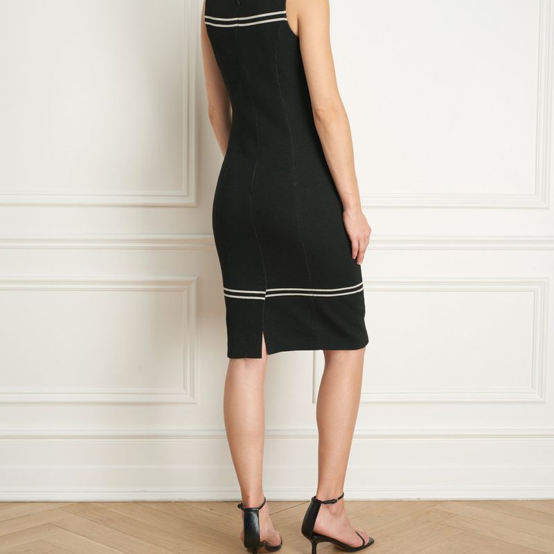Robe noir avec col roulé en tricot