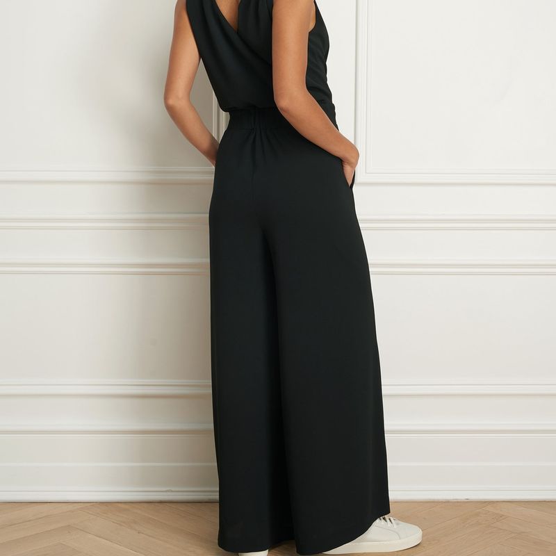 Sleeveless jumpsuit with flowy leg