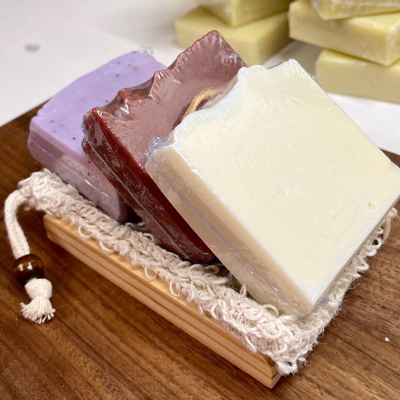 Ensemble de 3 savons, porte savon et pochette à retailles