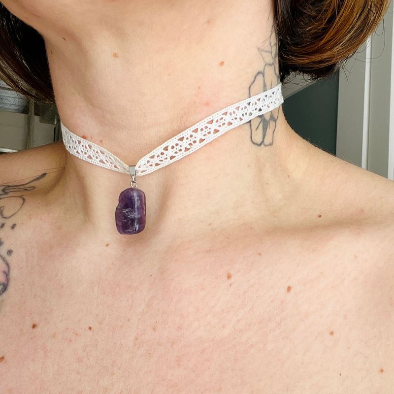 Pendentif Améthyste ras du cou en dentelle