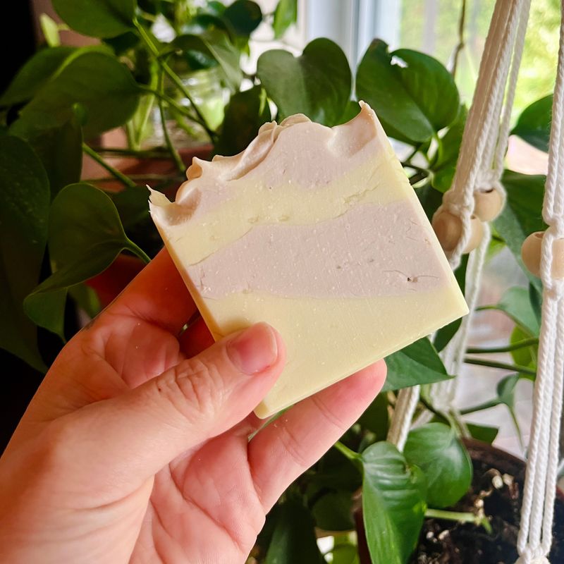 Savon IMPARFAIT à l’huile d'avocat et lilas