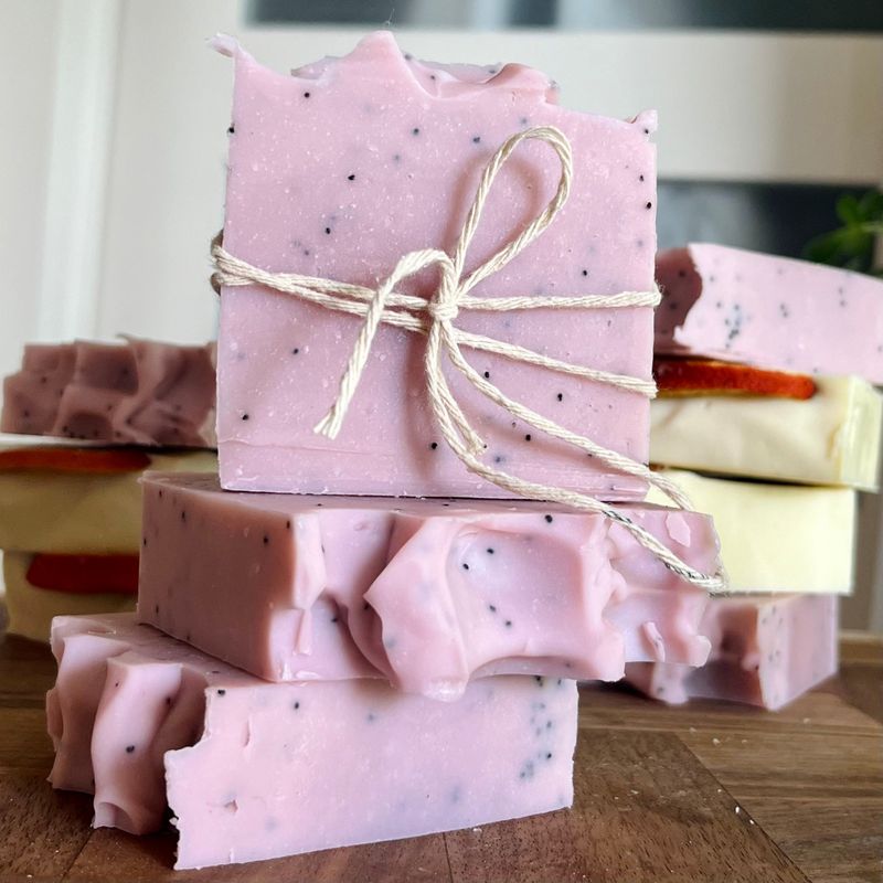 Savon exfoliant LILI graines de pavot, jojoba et pamplemousse