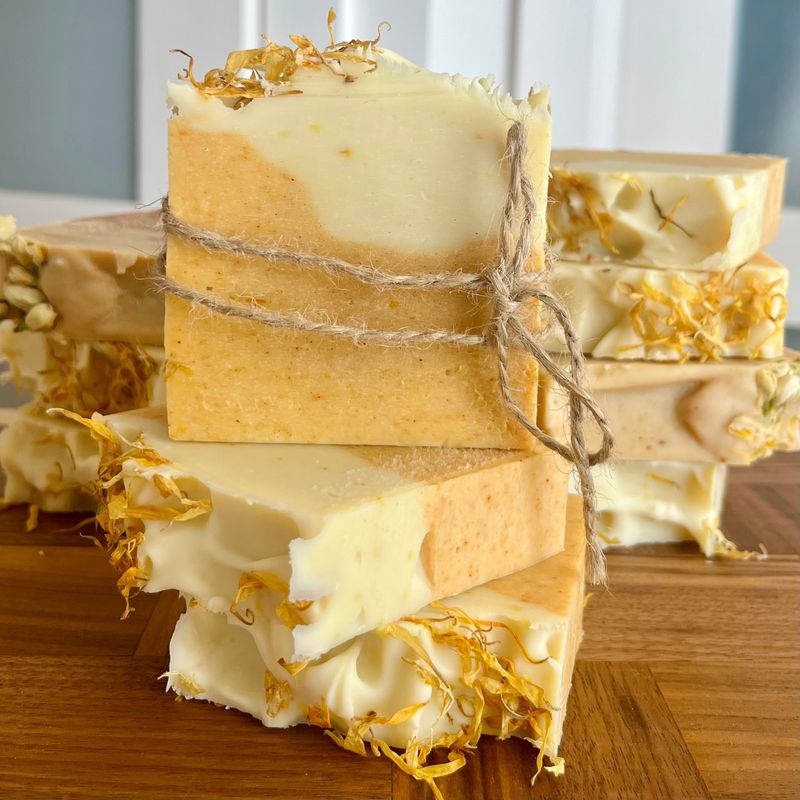Savon doux NÉFERTITI cire d'abeille, curcuma et calendula