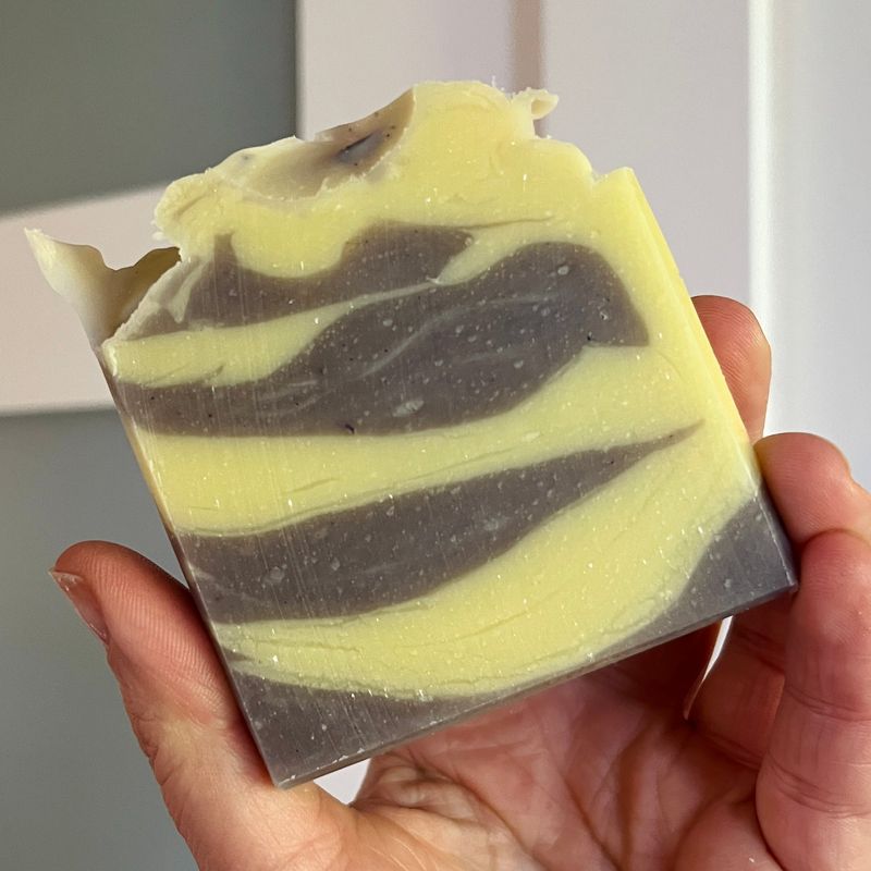 Savon à l'argile brésilienne WHITNEY huile d'avocat et lilas