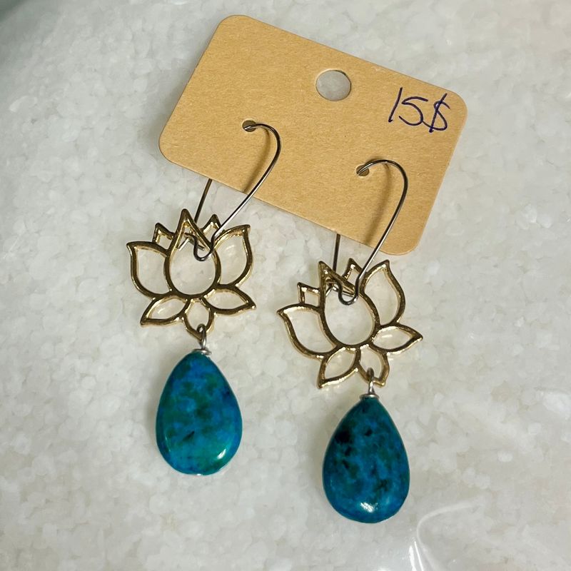 Boucles d'oreilles lotus en chrysocolle