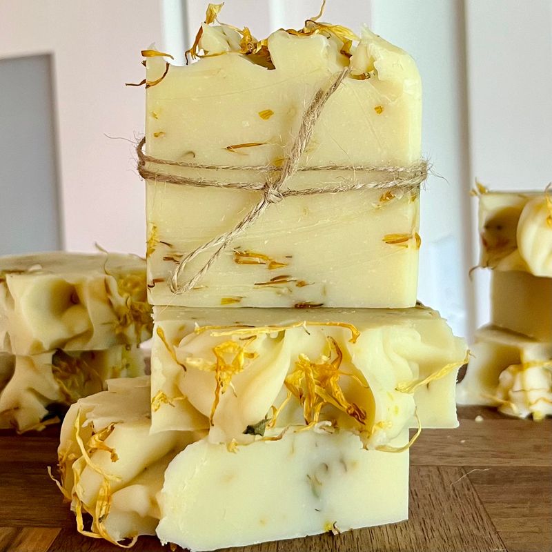 1 KG de savon DAISY à l'aloe vera et calendula