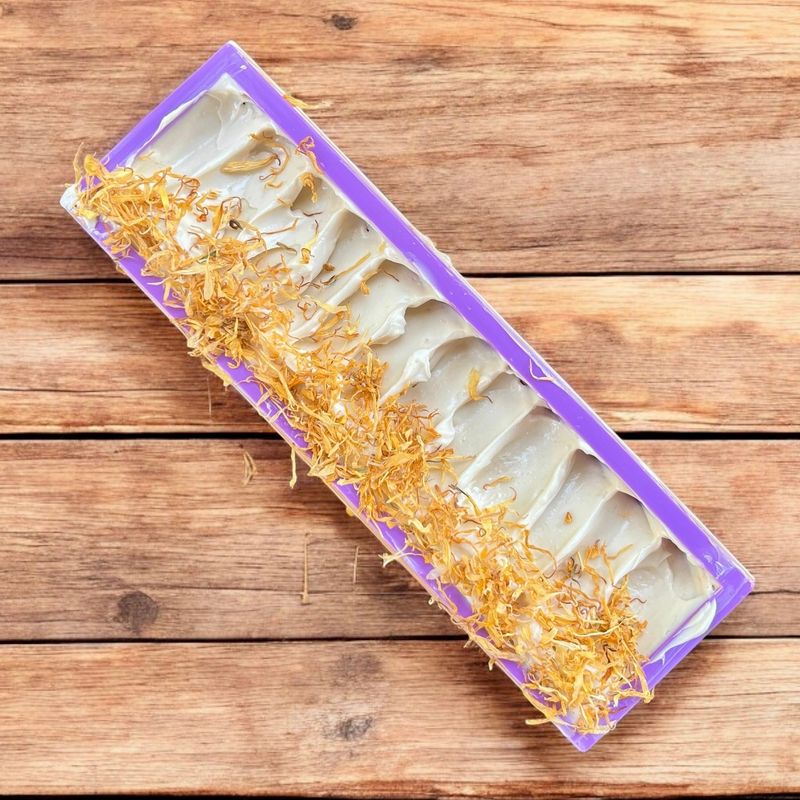 Savon doux NÉFERTITI cire d'abeille, curcuma et calendula