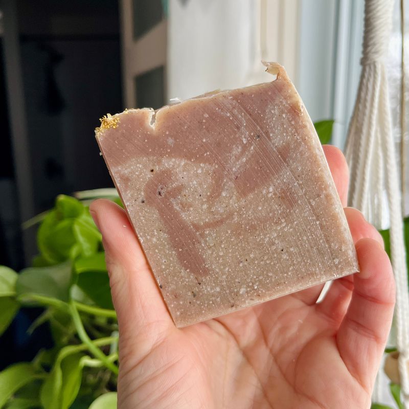 Savon exfoliant IMPARFAIT au thé et à l'argile rouge