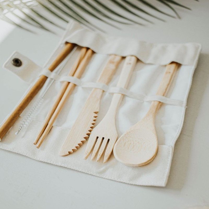 Ensemble d’ustensiles en bambou de voyage avec pochette