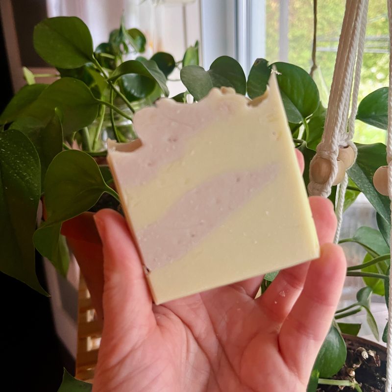 Savon IMPARFAIT à l’huile d'avocat et lilas
