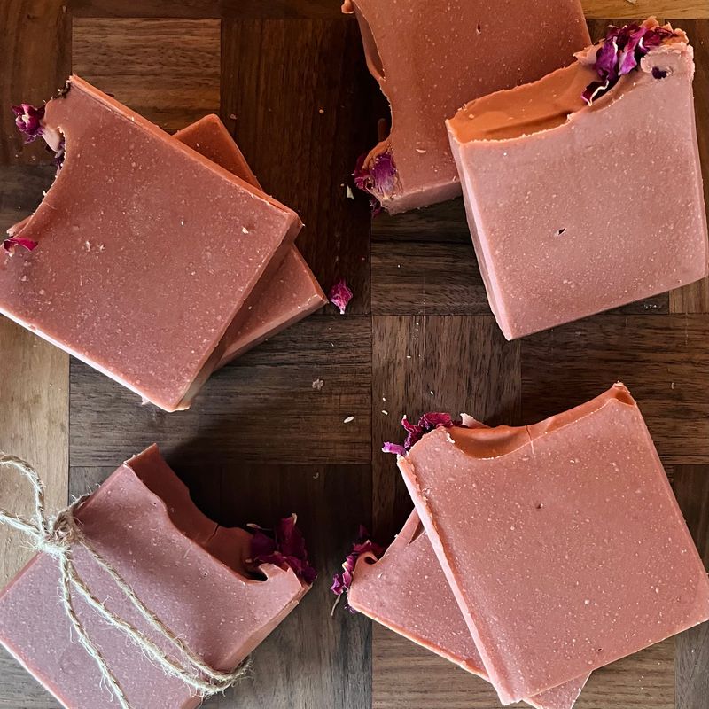 Savon au lait de chèvre JAMILA rose vanillée