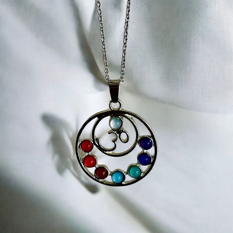 Pendentif OM sur chaîne en inox 26 pouces