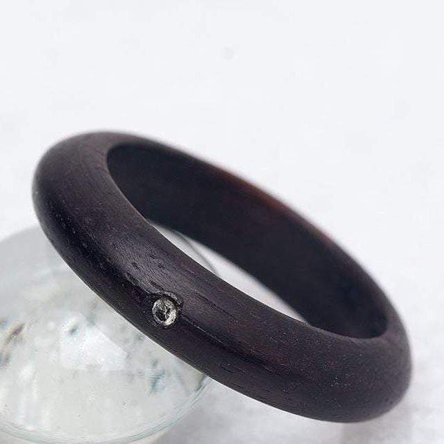 Bague en bois et diamant 1,5 mm personnalisée