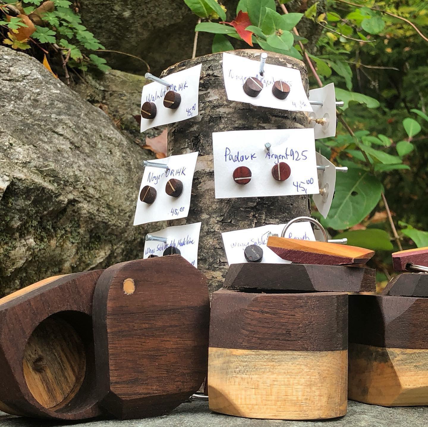 Boucles d'oreilles minimalistes en bois personnalisée