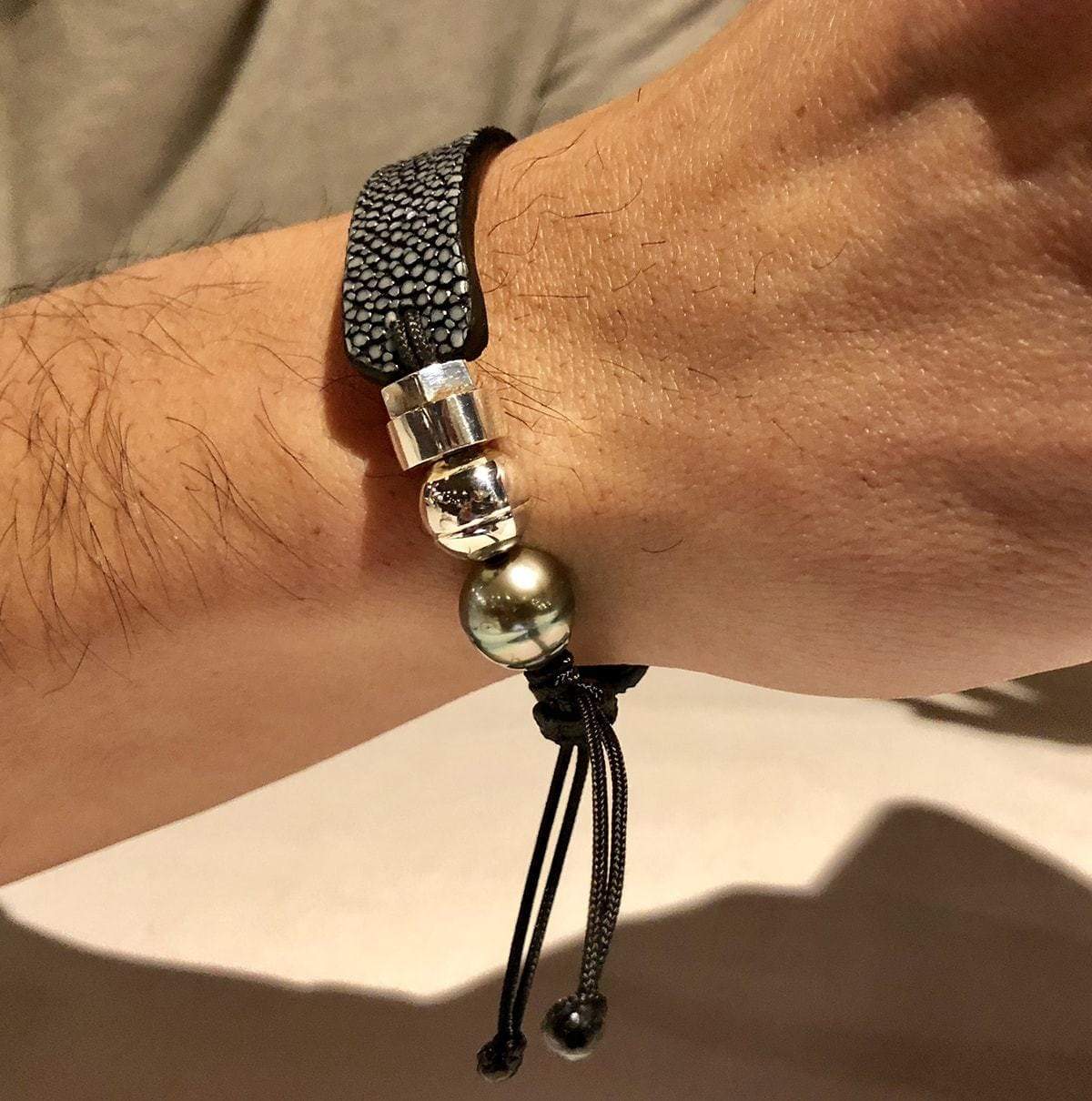 Bracelet en peau de raie, perle de Tahiti  et argent sterling
