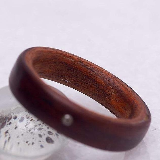 Bague en bois et diamant 1,5 mm personnalisée