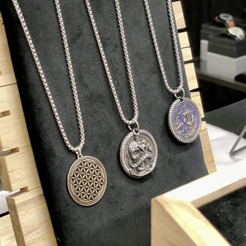 Collier Fleur de vie en acier