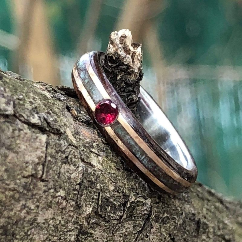 Bague en bois, argent sterling, or 14K et rubis personnalisée