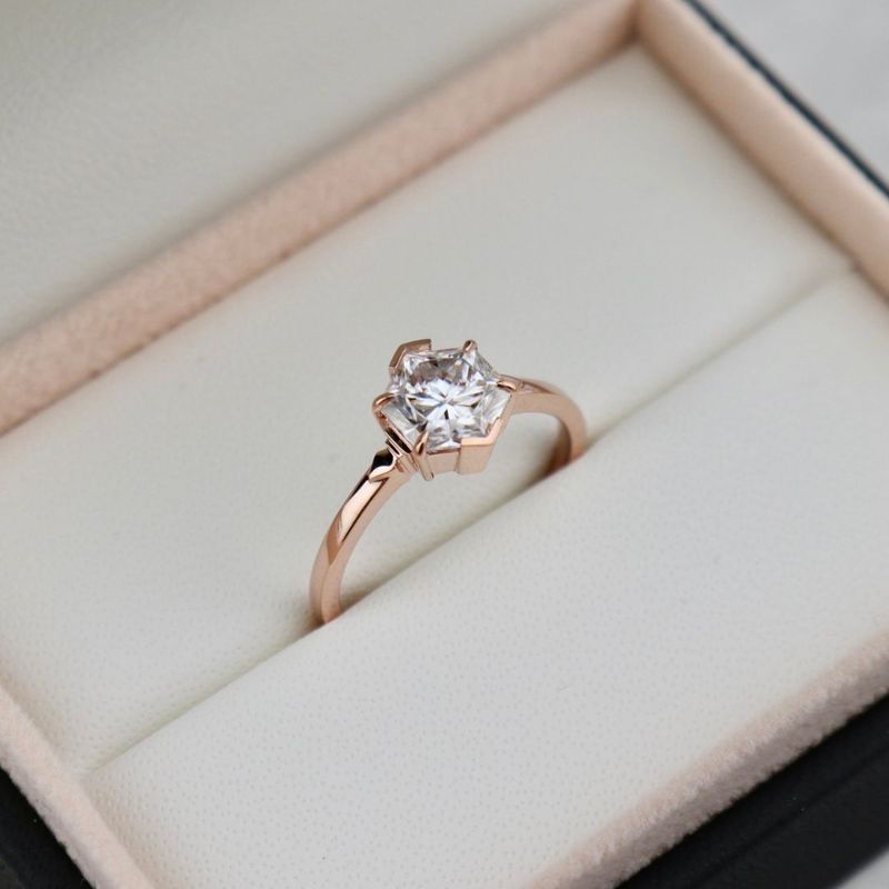 Bague solitaire Hexagone en or 14K -18K et moissanite