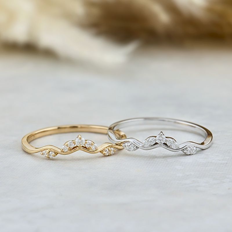 Bague Vague en or 10K et moissanites