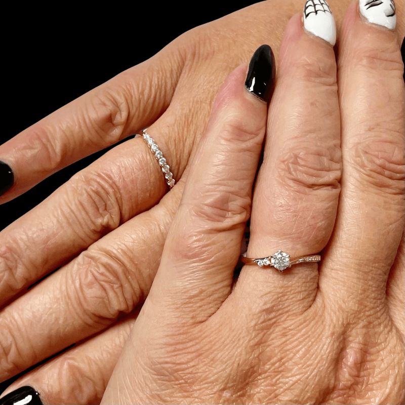Bague semi-éternité à 8 moissanites en or 10K