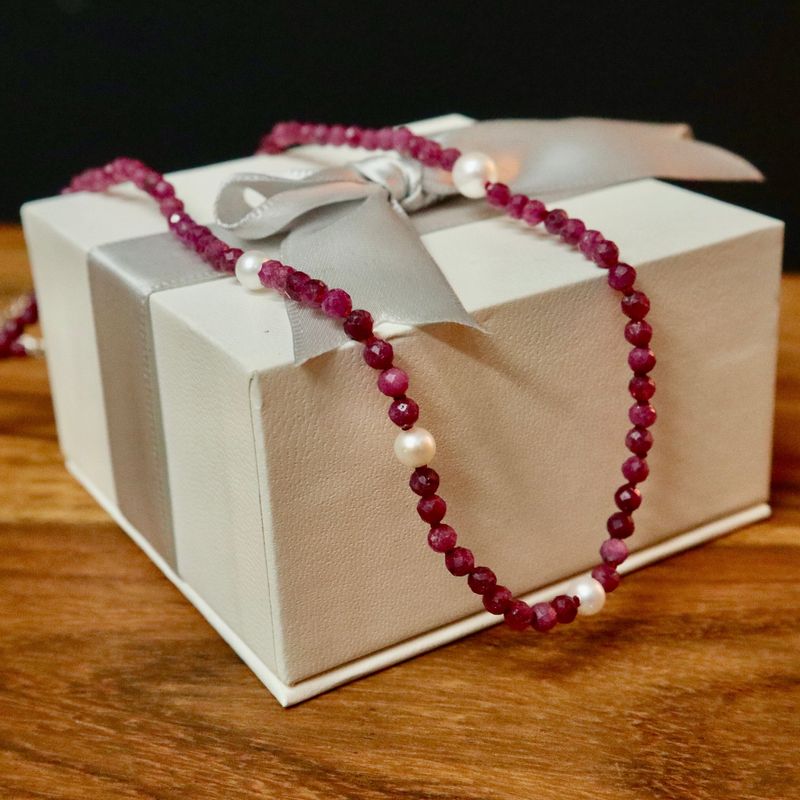 Collier Vibrance en perles et rubis