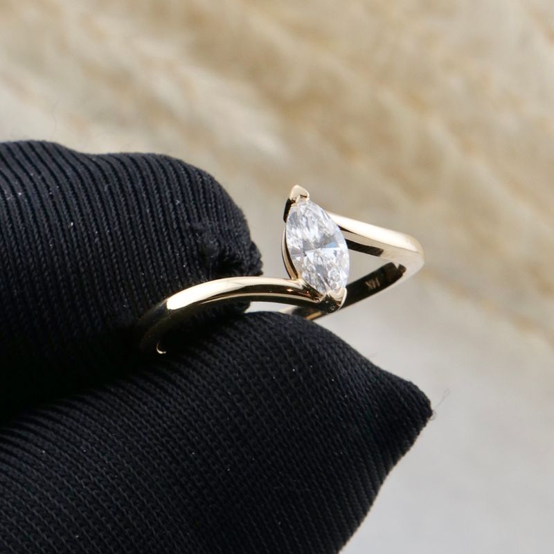 Bague Marquise en or 14K et diamant