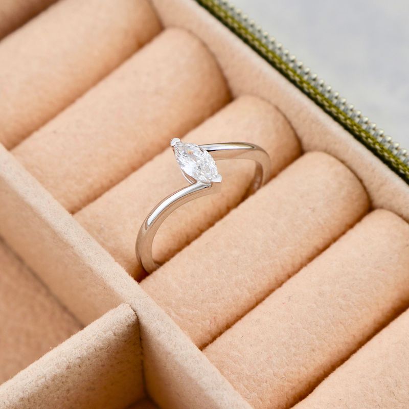 Bague Marquise en or 14K et diamant