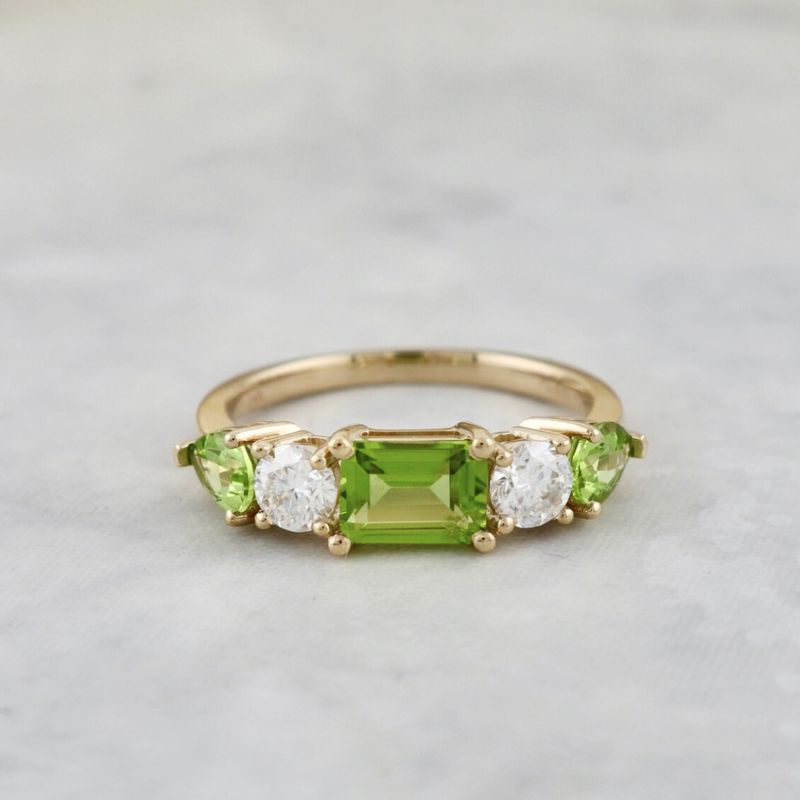 Bague en or 14K - 18K ou platine, péridots et diamants