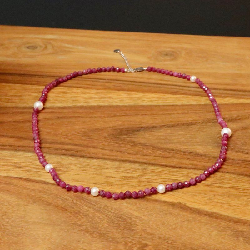 Collier Vibrance en perles et rubis