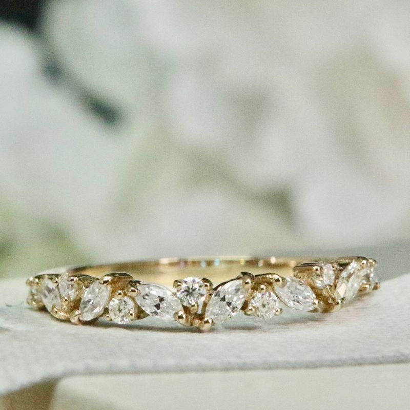 Bague semi-éternité Marquise en or 10K et moissanites