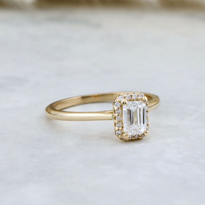 Bague Halo Émeraude en or 14K - 18K et diamant 0,6 ctw