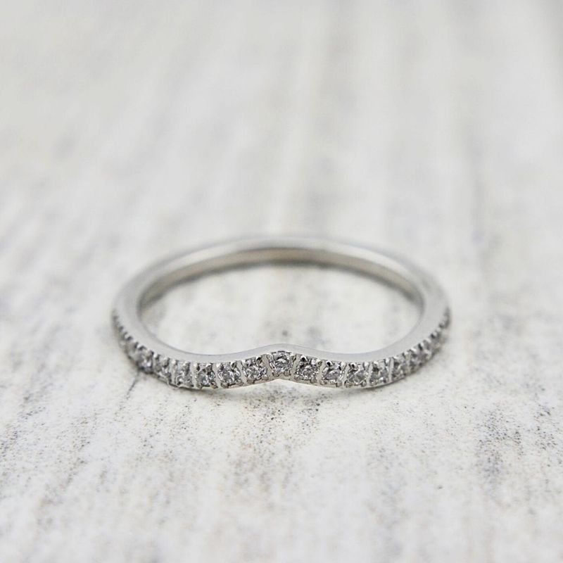 Bague V Scintillant en acier