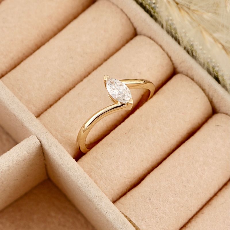 Bague Marquise en or 14K et diamant